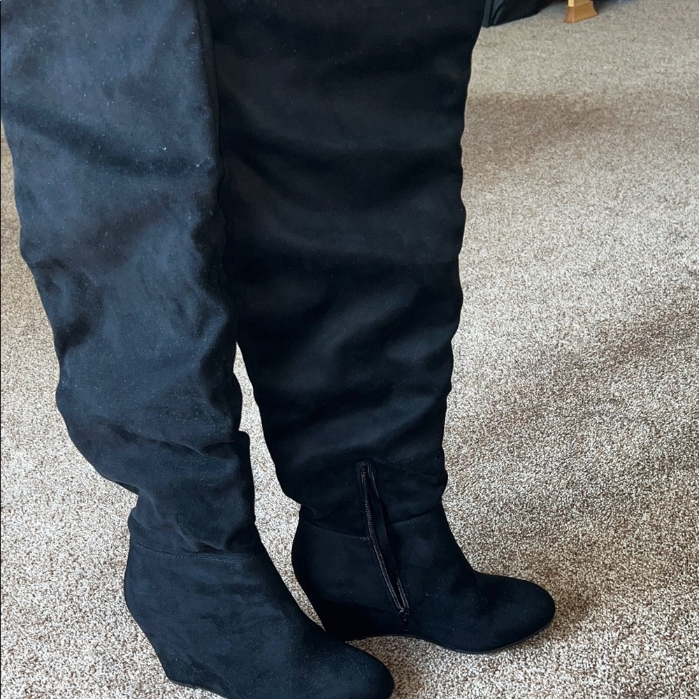 2/30$ NWOB Slouchy Black Suede Knee-High Boots